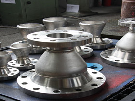 SS316L concentric reducer with 2 WN flanges
