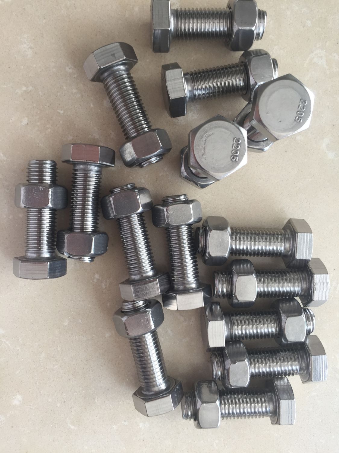 ISO 4017 - Hexagon head bolts with thread up to head