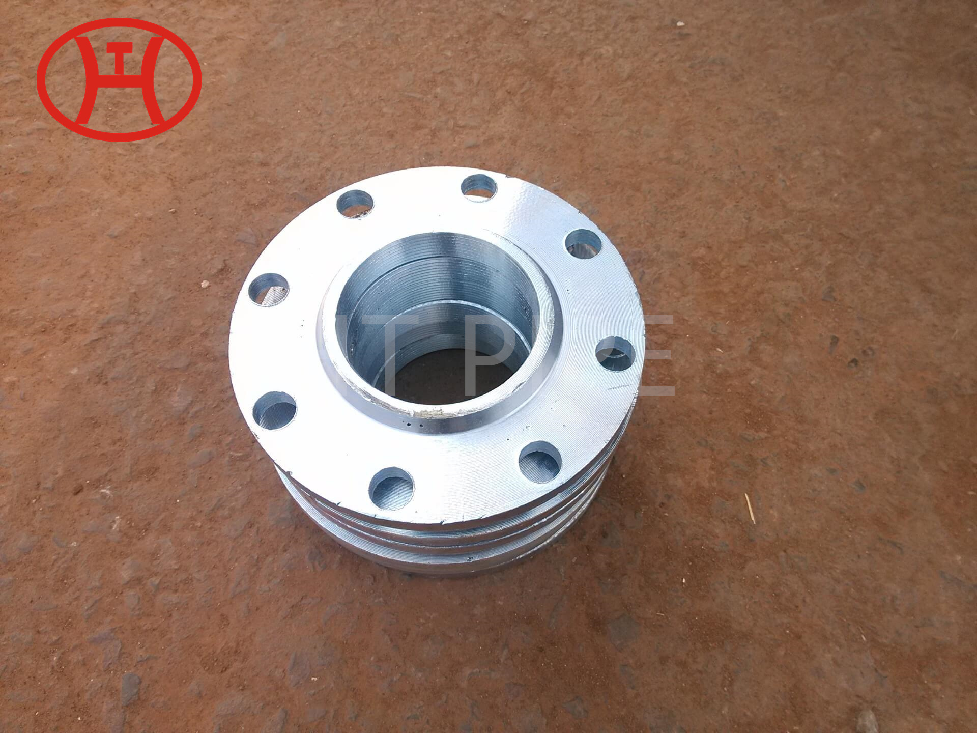 Foto bahan baku flensa stainless steel sebelum diproduksi