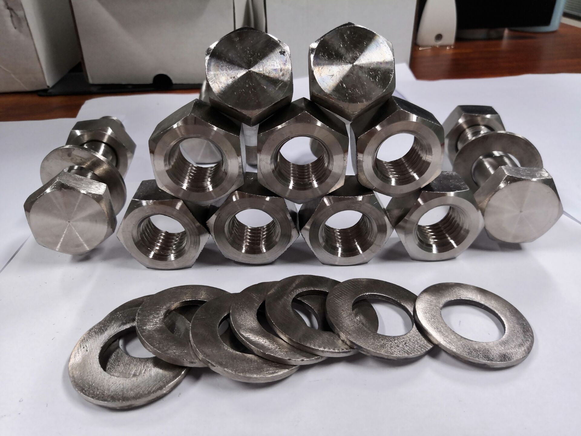Carbon steel Grade 4.8 8.8 10.8 10.9 bolt nut washers supplier
