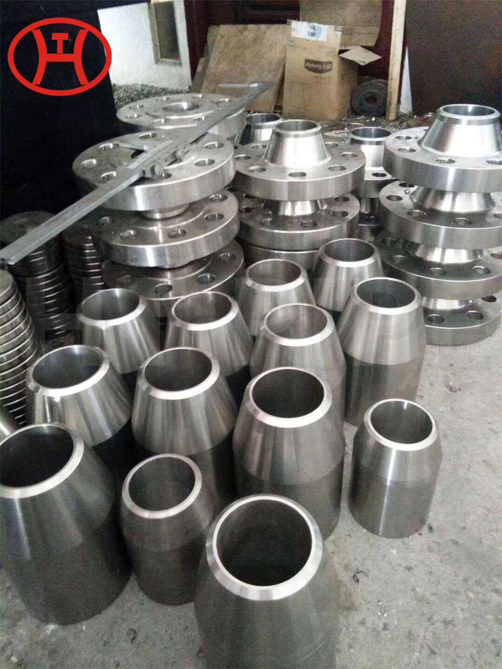Stainless Steel Flange Factory Production Scene